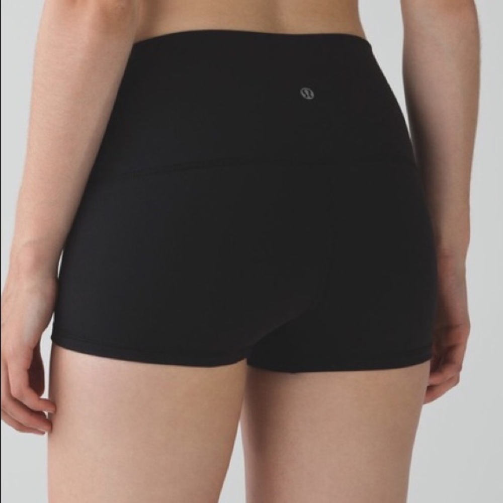 lululemon black booty shorts !